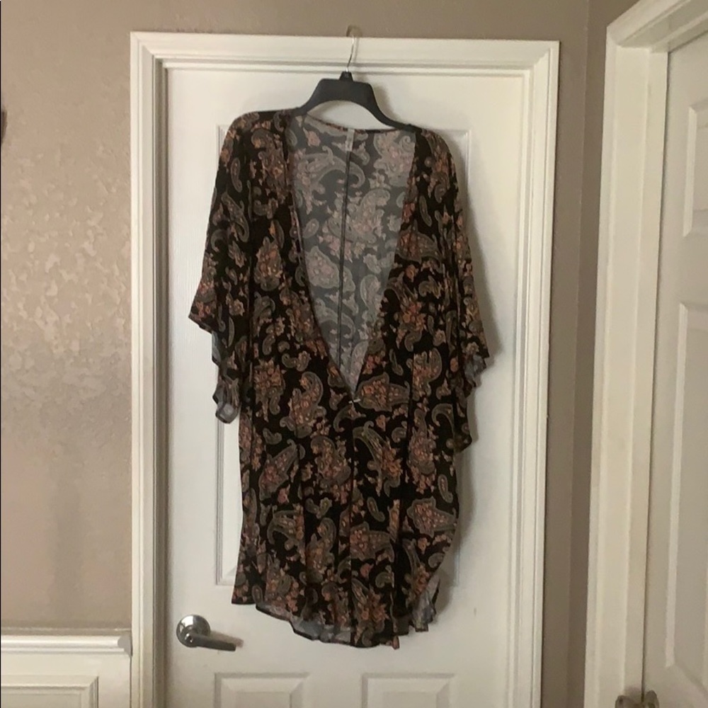 Kimono with side slits